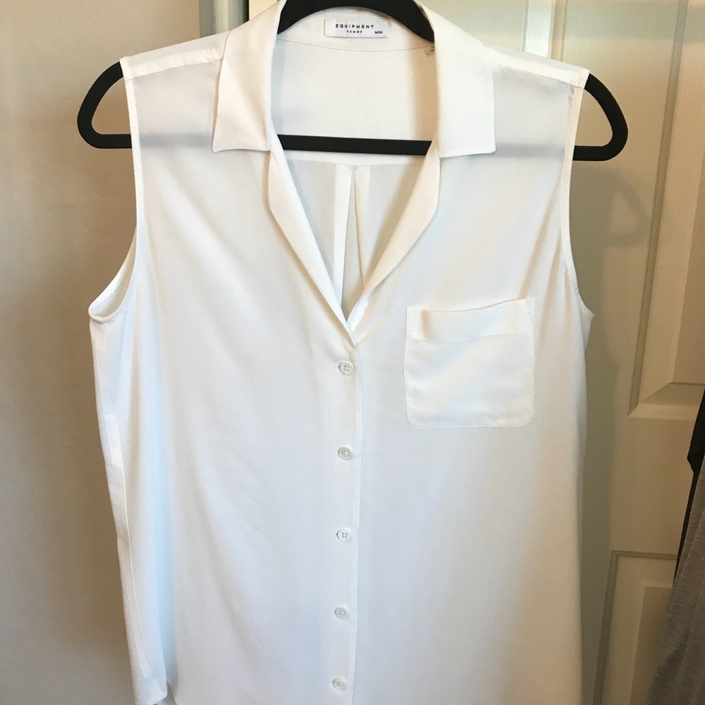 Equipment sleeveless blouse